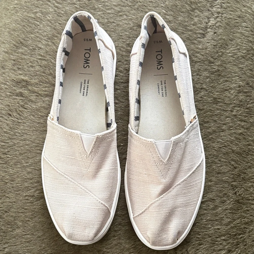 TOMS Women's Light Beige Slip-On Flats - Picture 1 of 4
